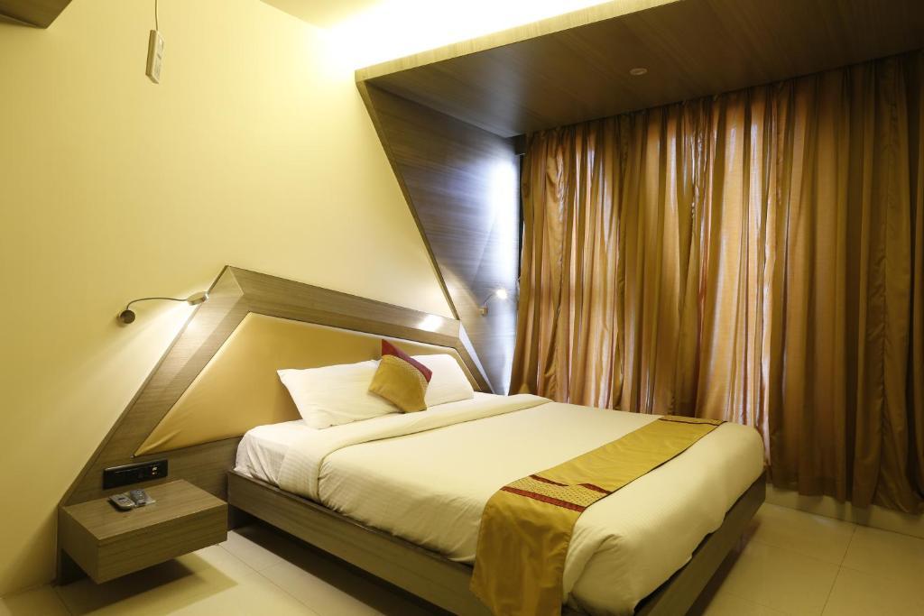 Dragonfly Hotel - The Art Hotel Мумбаи Экстерьер фото