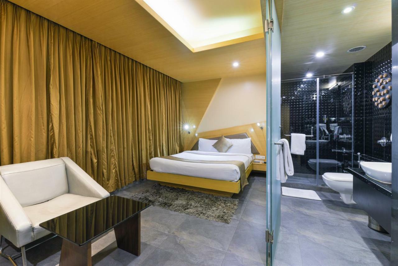 Dragonfly Hotel - The Art Hotel Мумбаи Экстерьер фото