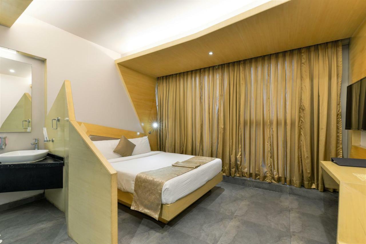Dragonfly Hotel - The Art Hotel Мумбаи Экстерьер фото